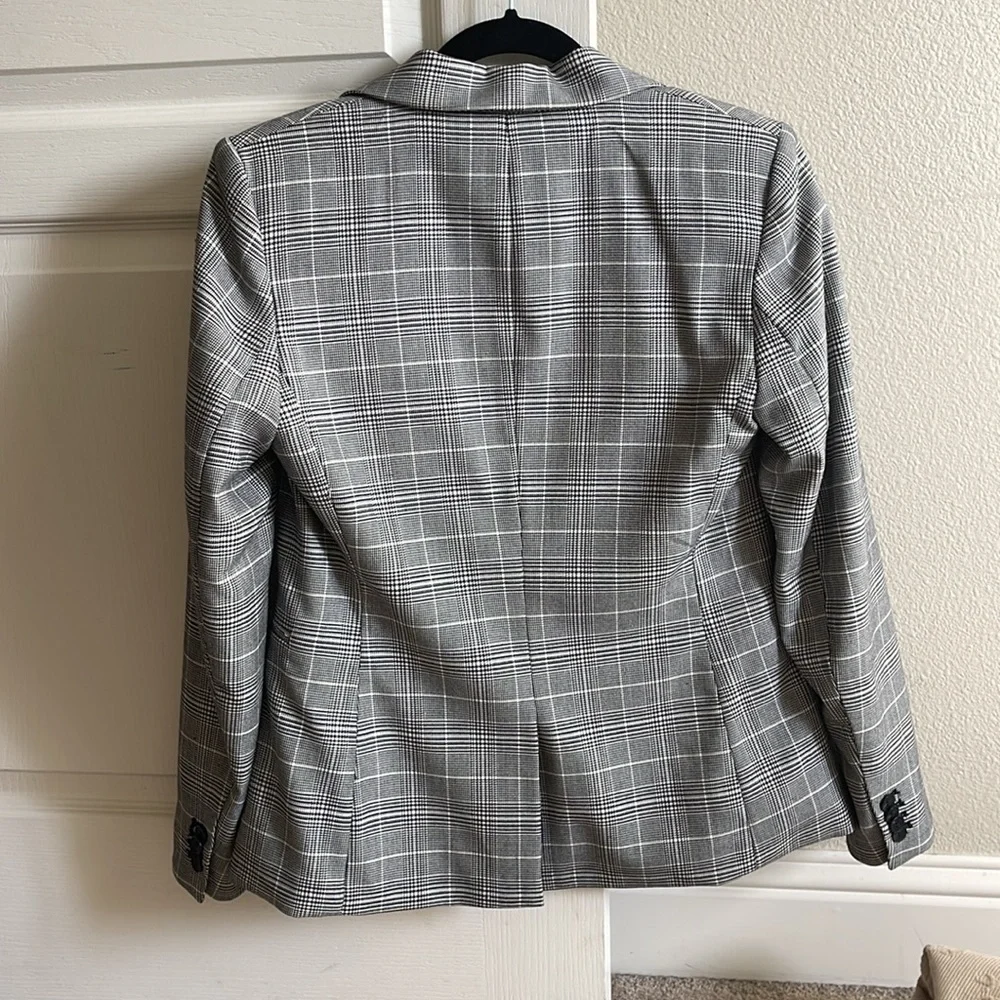 Blazer - Picture 3 of 3